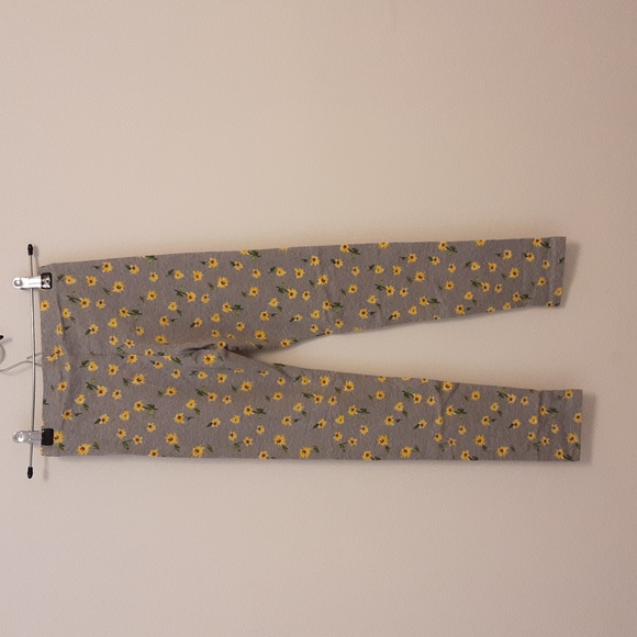 OLD NAVY - leggings girls gray with yellow flowers size L (10-12) - Picture 3 of 5